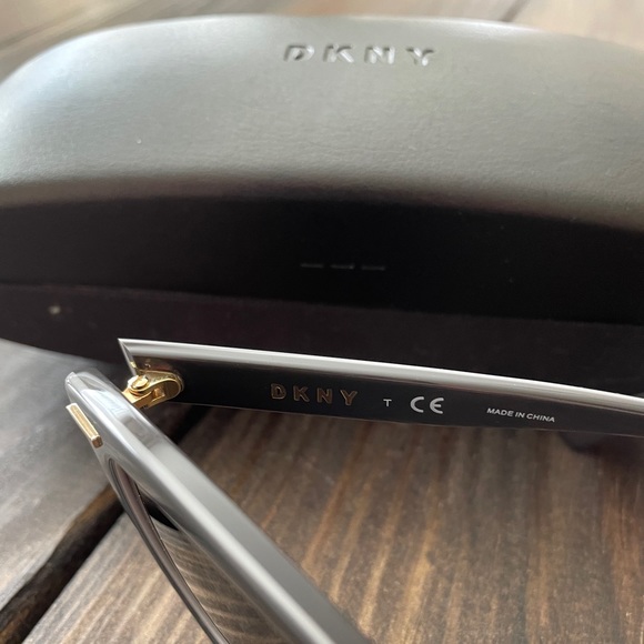 DKNY Sunglasses with Hard Case - Picture 2 of 6